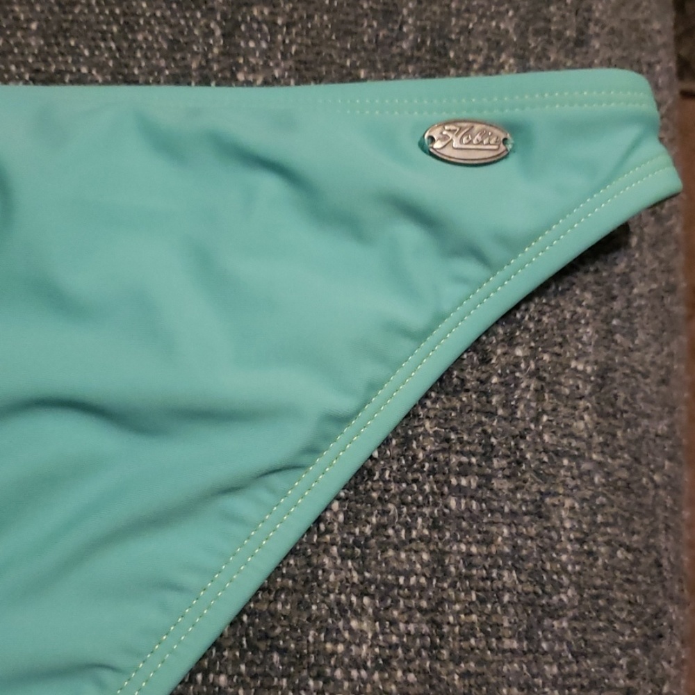 Bikini - Picture 3 of 4